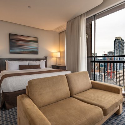 Century Plaza Hotel, Vancouver