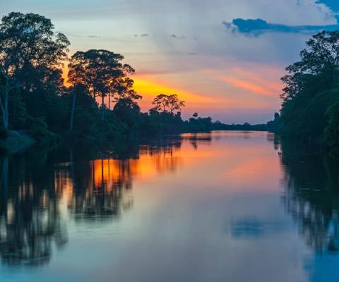 Vaar over de machtige Amazone-rivier